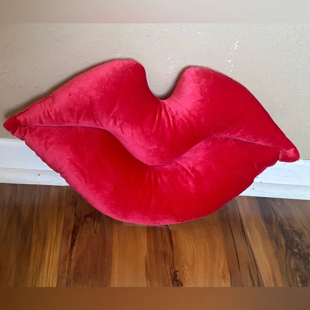 Valentine’s Day gift basket spa set edu de parfum socks nail polish face mask - Picture 3 of 16